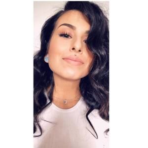 Meet your Posher, Ana